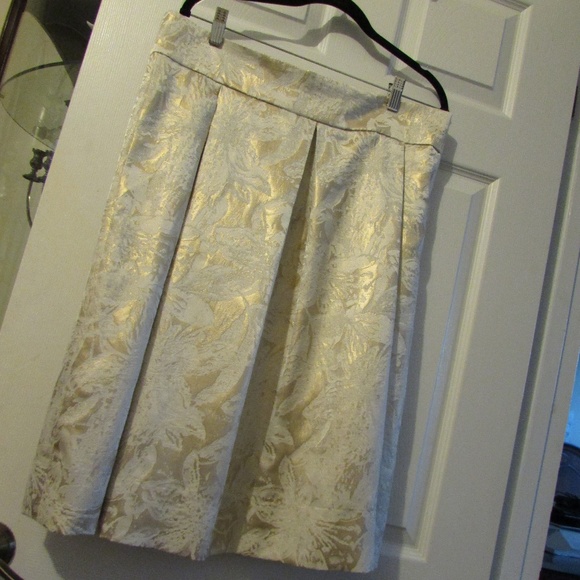 Gold skirt - Picture 1 of 4
